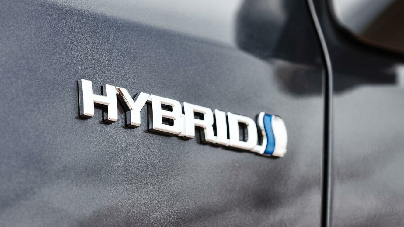 Kolmasosa suomalaisista uskoo hybridiautoilevansa 10 vuoden päästä