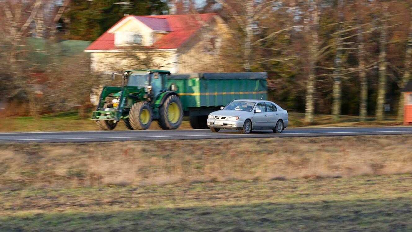 Traktorin ohitus