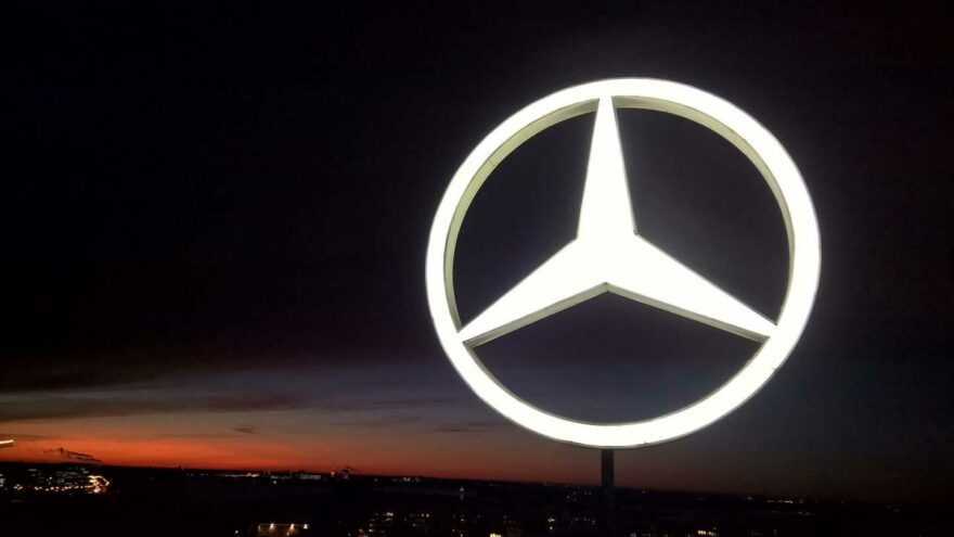 Mercedes-Benz logo valo