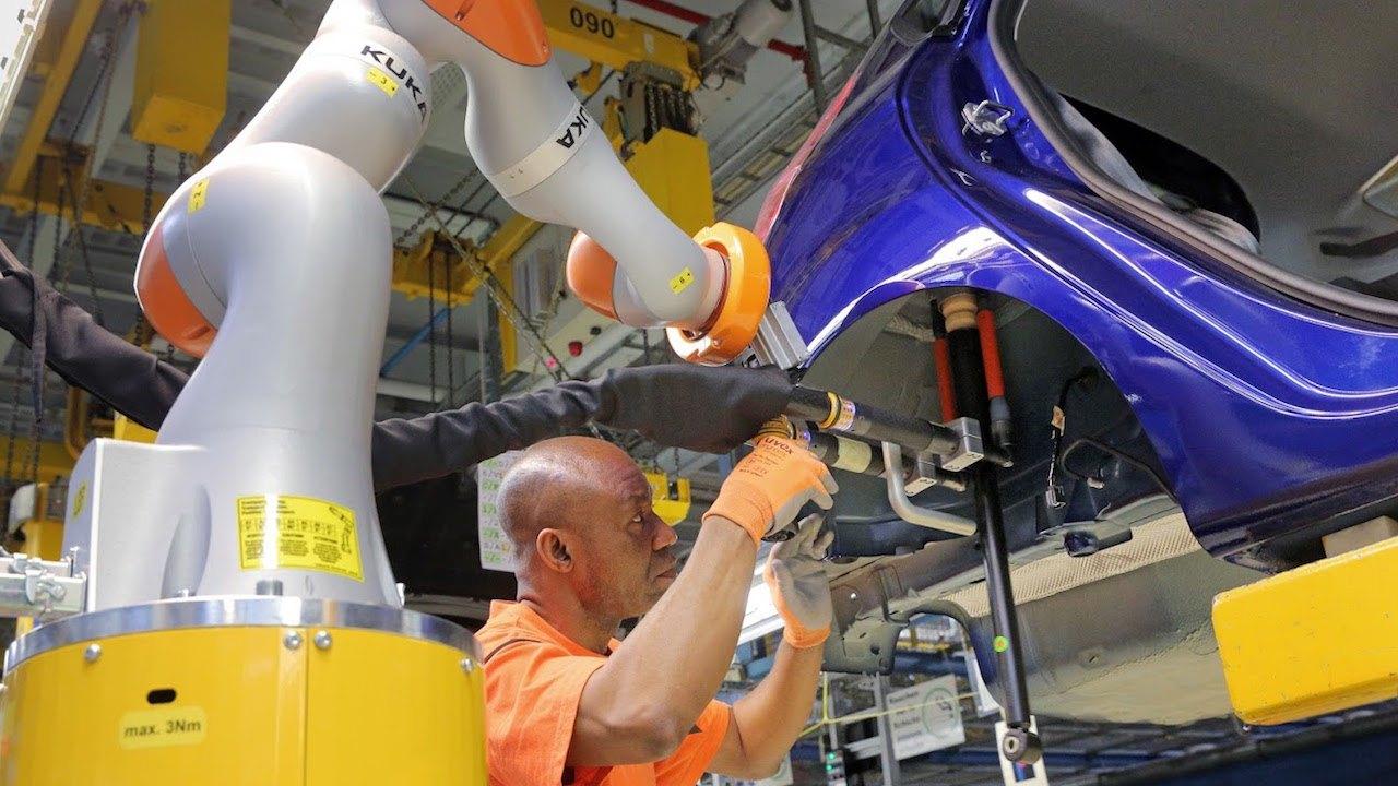 Robotti jeesaa työssä ja kahvitauossa – Ford kehittää sarjatuotantoa