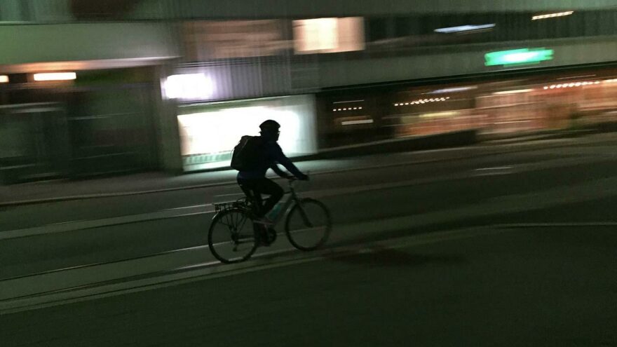 Pyöräily pimeässä