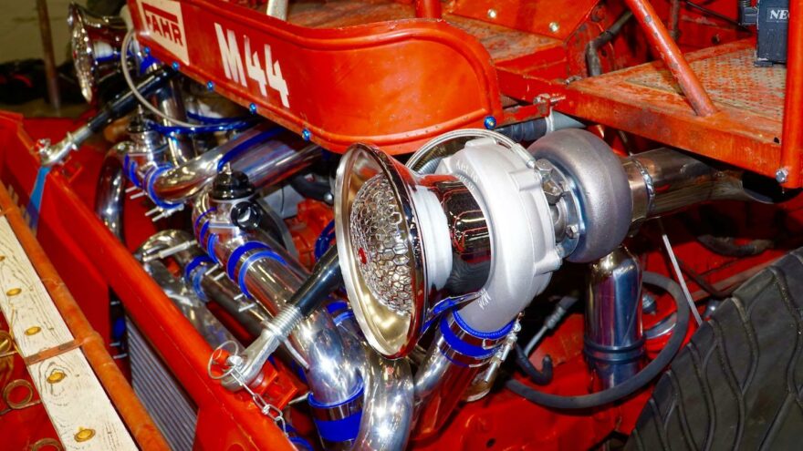 Fahr M44 Super V8 Turbo – maailman nopein leikkuupuimuri
