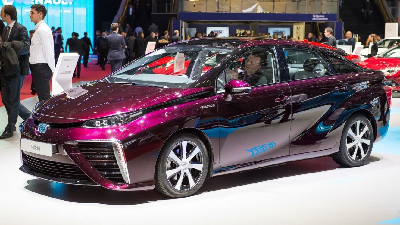 Toyota tähtää 30000 polttokennoautoon vuositasolla 2020