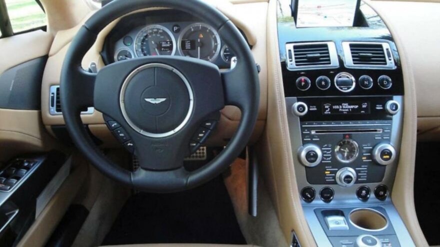 Aston Martin Rapide ohjaamo - Tori.fi