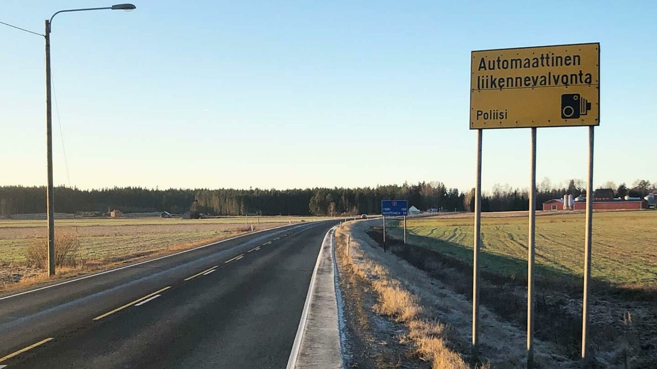 Nopeusvalvonta liikennemerkki