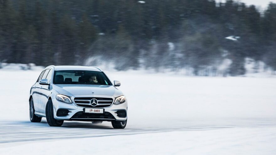 Mercedes-Benz jääradalla /