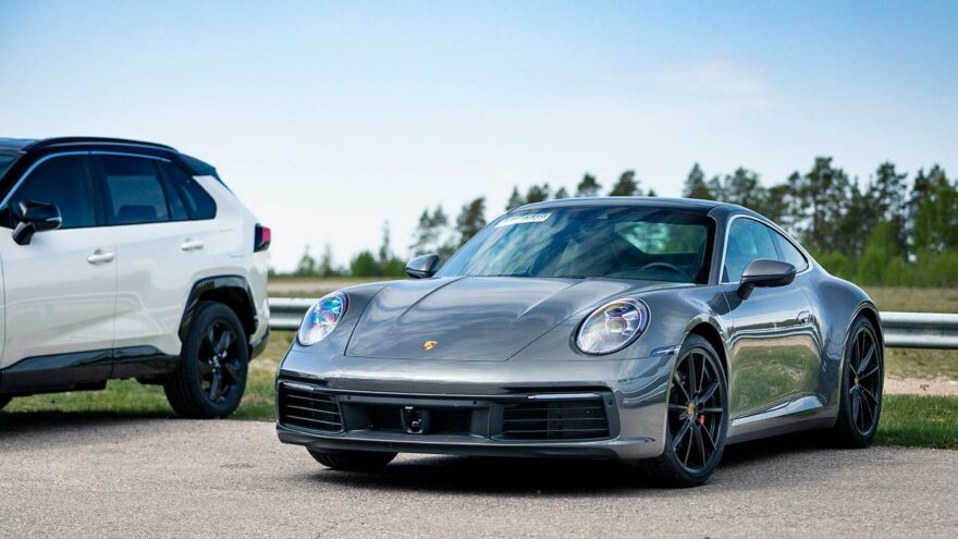 ensivaikutelmia autoista / Porsche 911 Carrera 4S