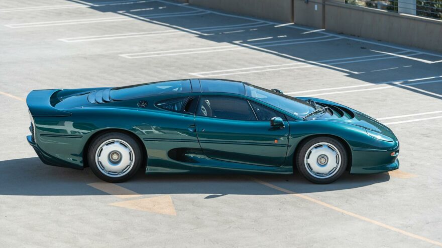 Jaguar XJ220 side - RM Sotheby's