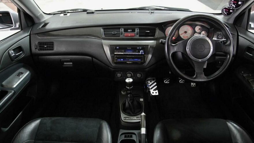 Mitsubishi Lancer Evolution IX GT Wagon - Tori.fi - ohjaamo
