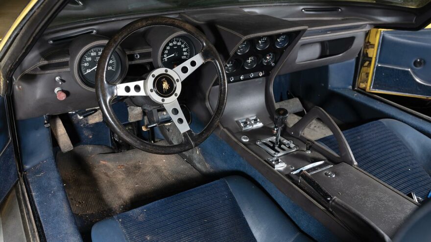 RM Sotheby's - Lamborghini Miura P400 S cockpit