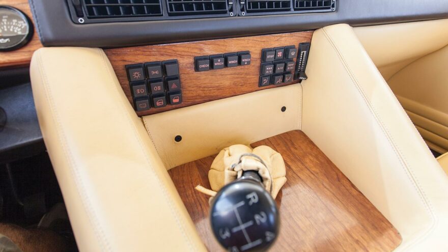 RM Sotheby's - Lamborghini LM002 buttons