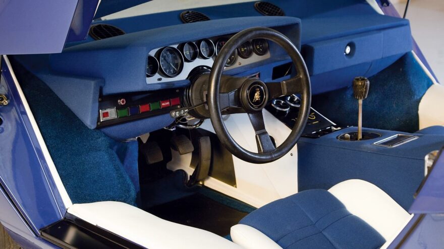 Lamborghini Countach LP400 interior