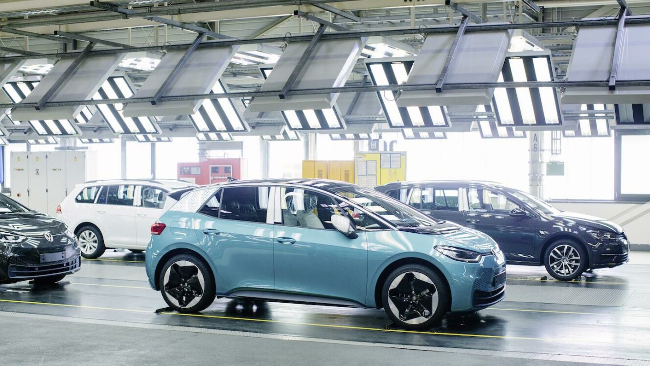 Volkswagenin tavoitteena viimeisen polttomoottorin valmistus 2040