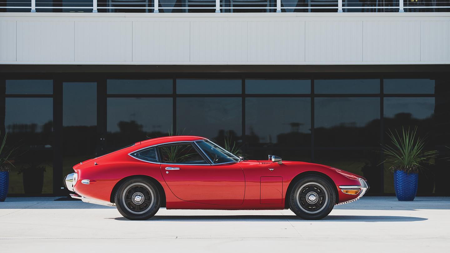 Huutokauppahelmet Toyota 2000GT