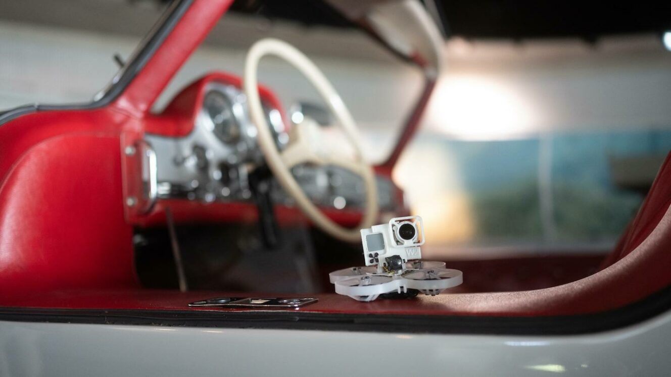 Tutustu Mercedes-Benzin museoon huikealla dronevideolla