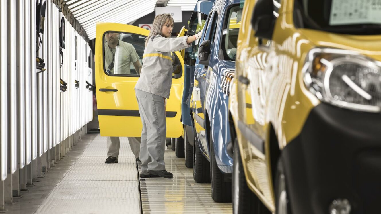 Tuotantokatkos Renaultin tehtaalla jatkuu