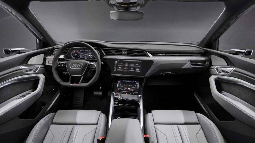 Audi e-tron S Cockpit