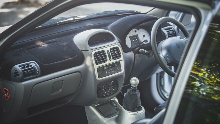 Renault Clio V6 Interior - The Market