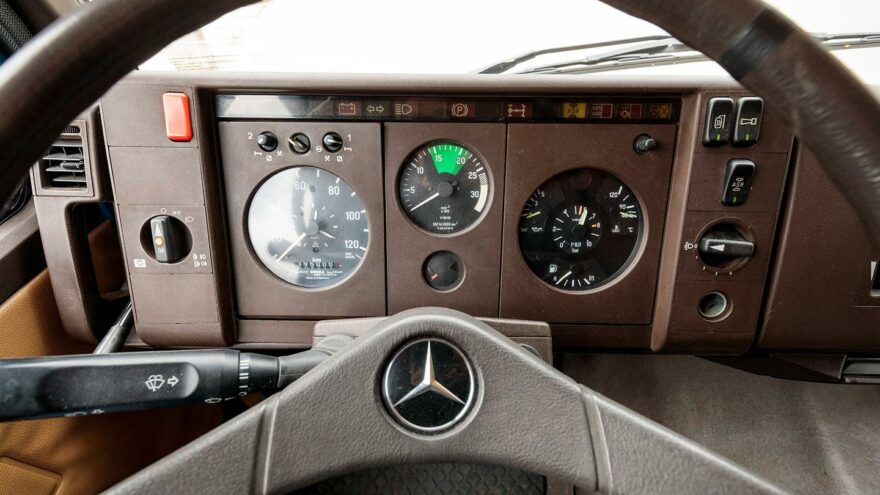 Mercedes-Benz ohjaamo