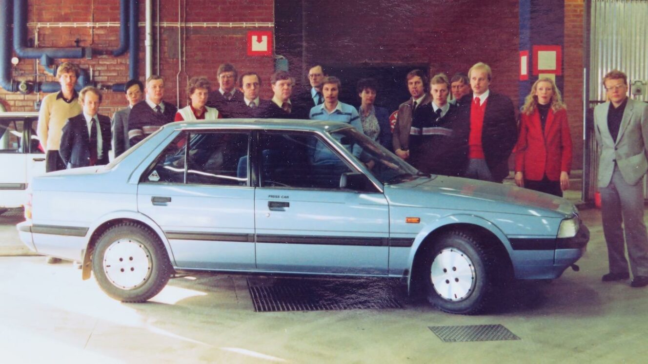 Mazda, Kirsti Paakkanen ja reikäkortit autoilun aikakone