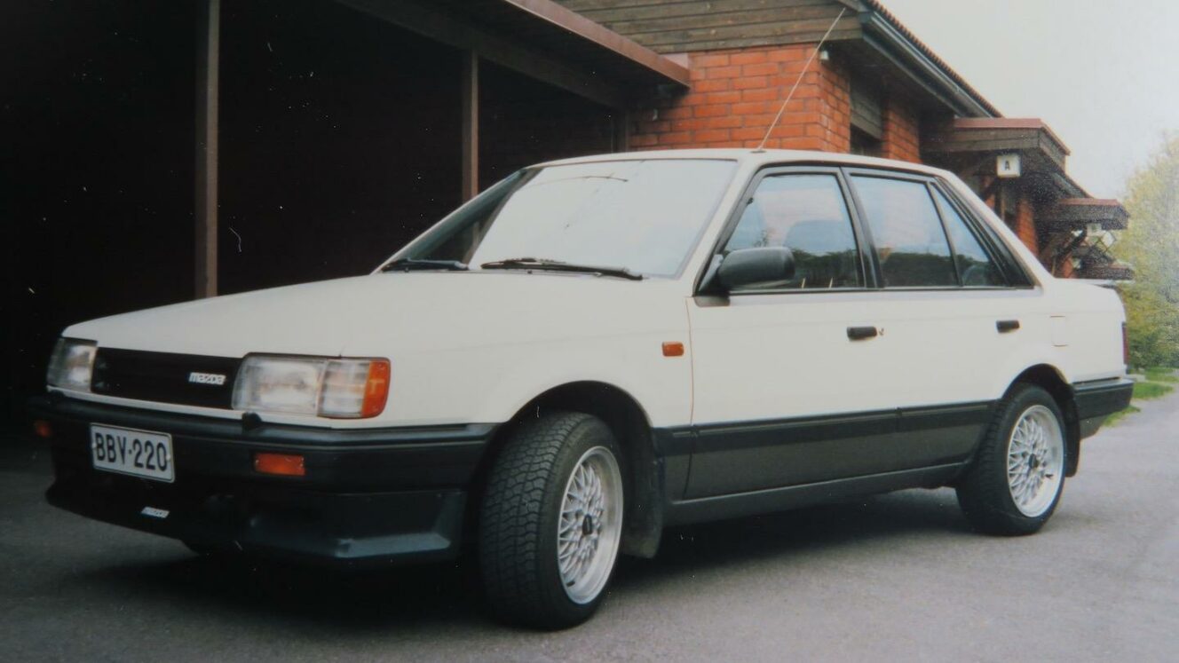 Mazda 323 Autoilun aikakone