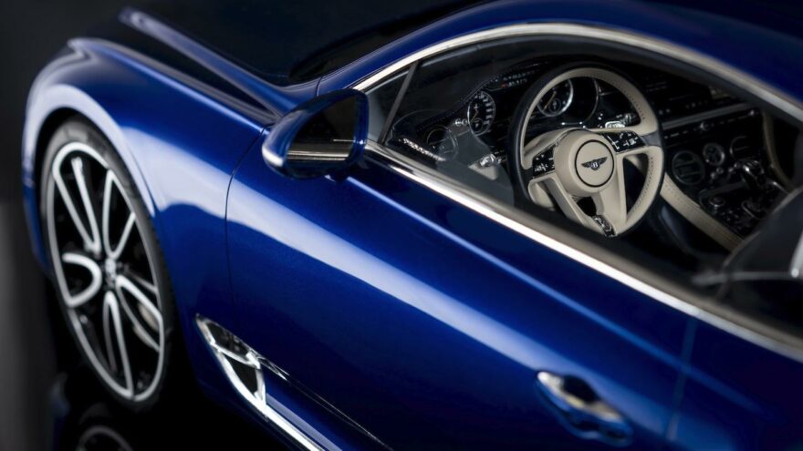 Bentley Continental GT kolmena pienoismallina