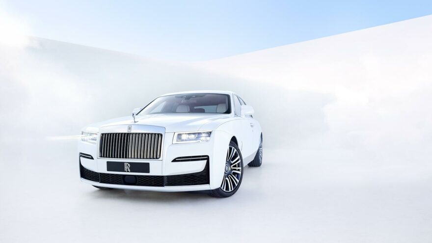 Rolls-Royce Ghost 2020 front quarter