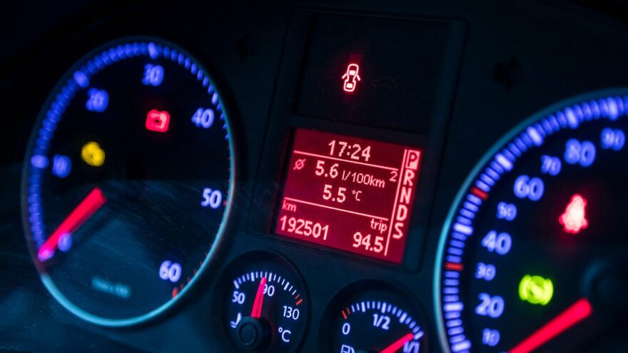 Hybridihaaste käyttötesti käytetyllä Toyota Corolla Volkswagen Golf