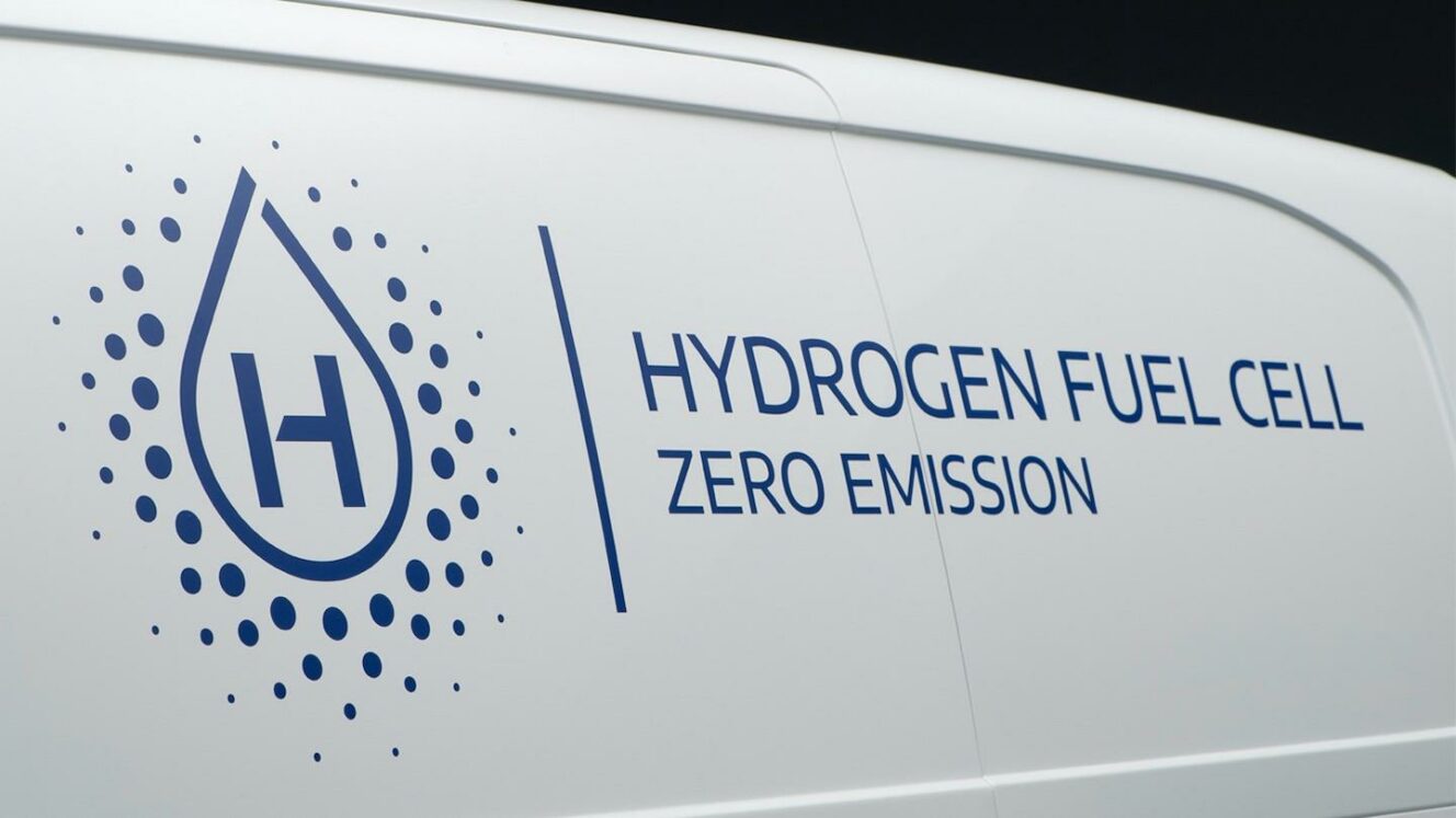 Stellantis vety vetypolttokenno pakettiauto hyötyajoneuvo Opel Peugeot Citroën lataushybridi