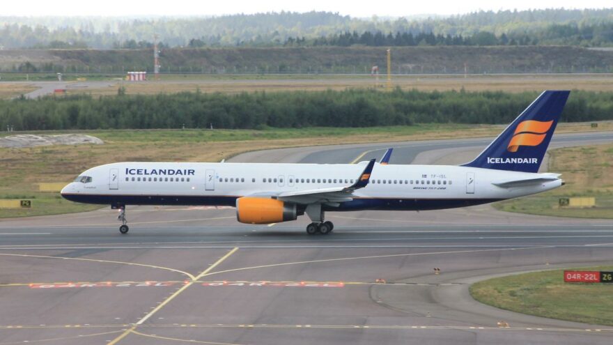 Icelandair Helsinki Boeing 737 757