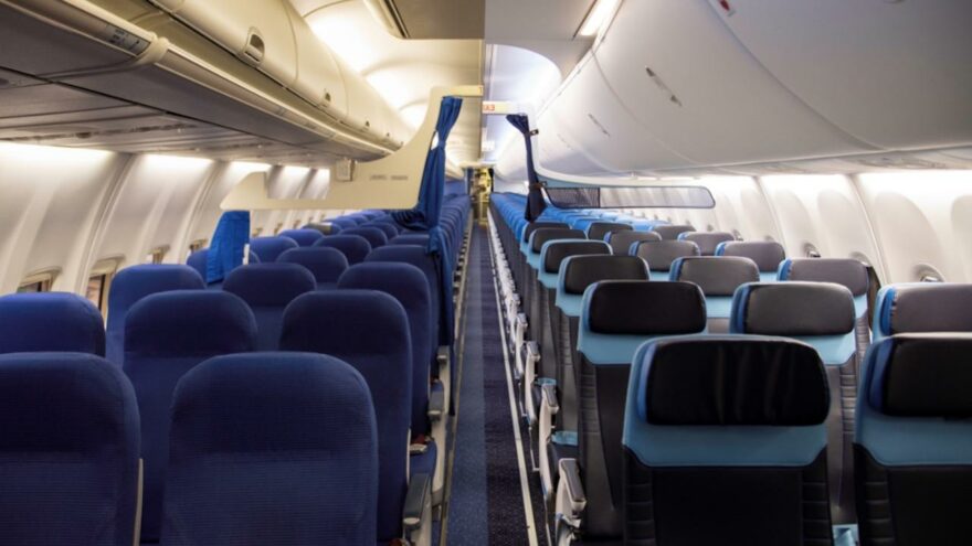 KLM Boeing 737 sisusta matkustamo