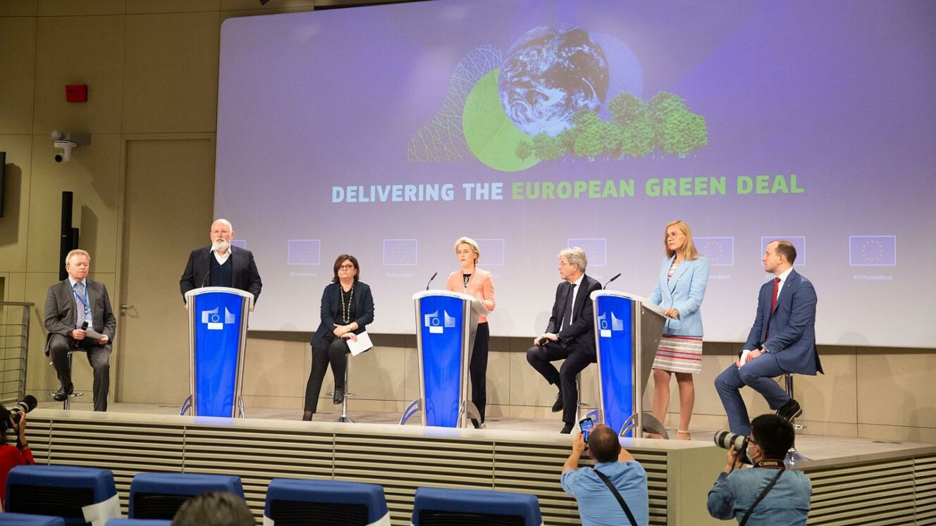 Euroopan komissio – Euroopan komission hiilidioksiditavoitteet kieltämässä polttomoottoriautot 2035