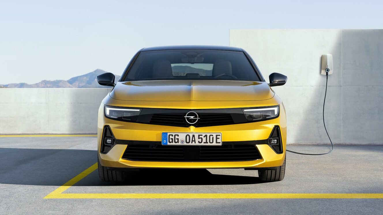 2021 Opel Astra lataushybridi