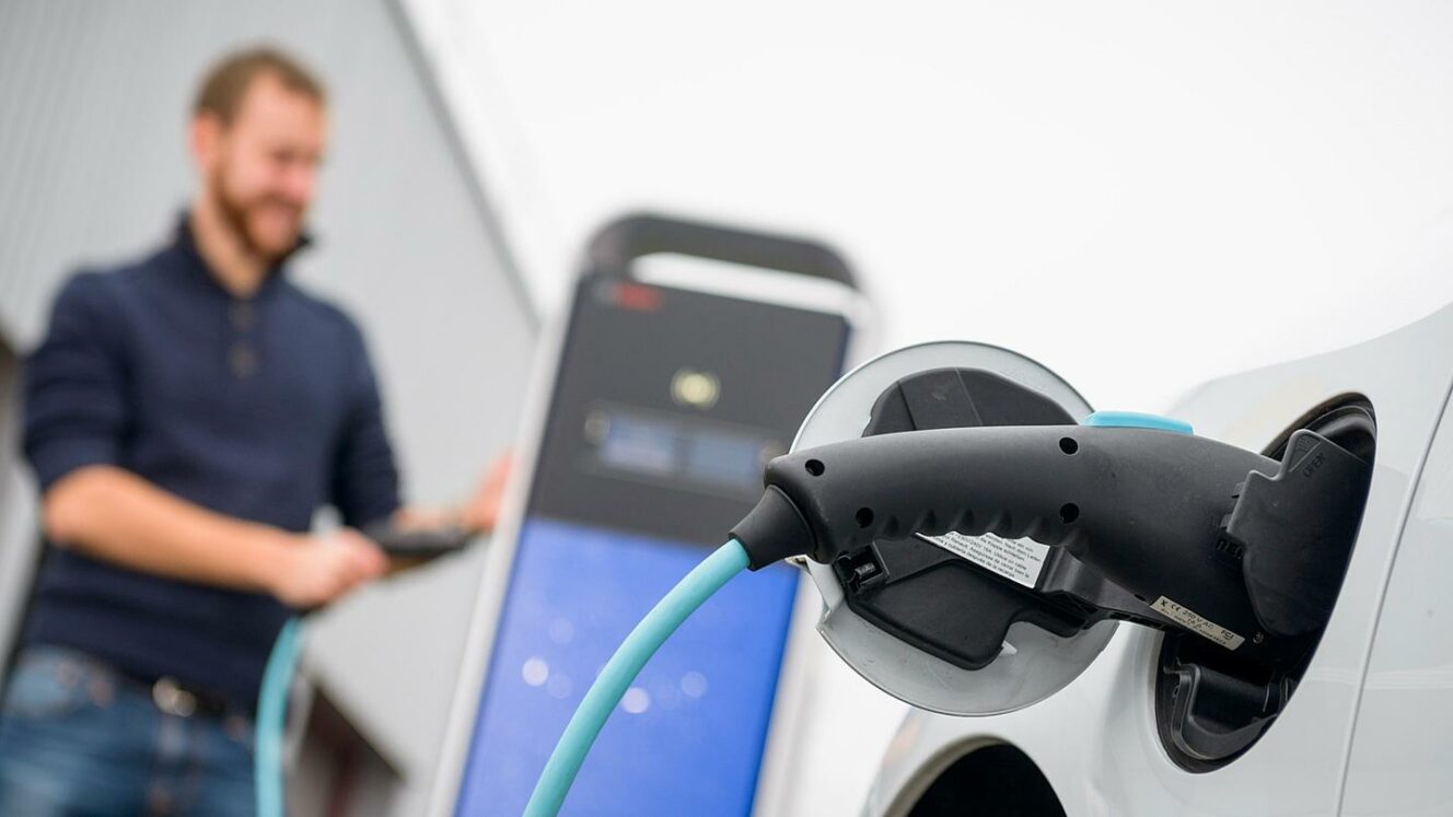 Robert Bosch – Bosch saattaa sulkea tehtaansa sähköautoista johtuen