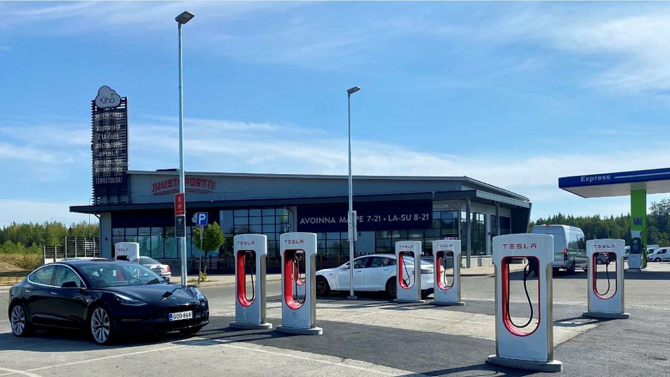 Kuopioon uusi Tesla V3 Supercharger -latausasema