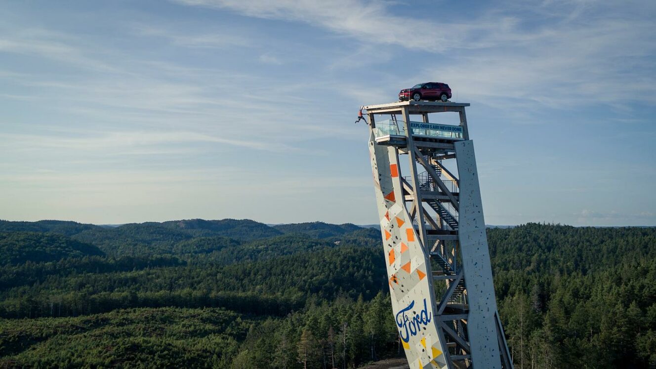 Ford nosti Explorerin 47 metrin korkeuteen Norjassa