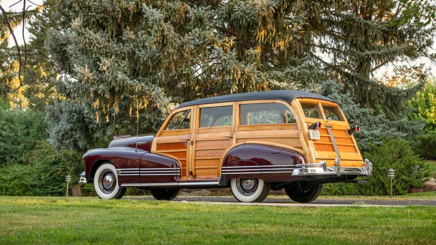1946 Pontiac Streamliner Eight Deluxe Station Wagon – RM Sotheby’s