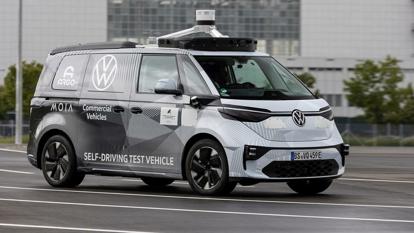 Volkswagenin sähköbussi ajaa itse – ID.Buzz -prototyyppi
