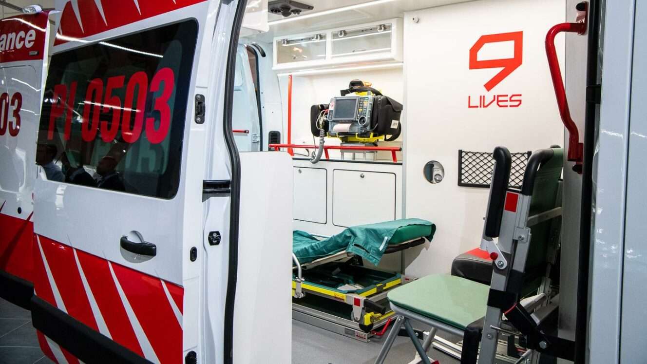 Renault ambulanssi Renault Master 9Lives Sorsa sairaankuljetus