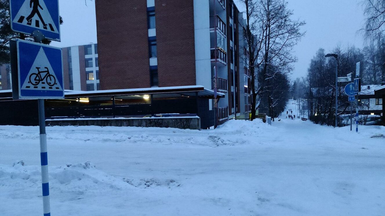 Vantaa_Väistämisvelvollisuus_pyöräilijän_tienylityspaikassa_Teppo_Vesalainen_1_2022