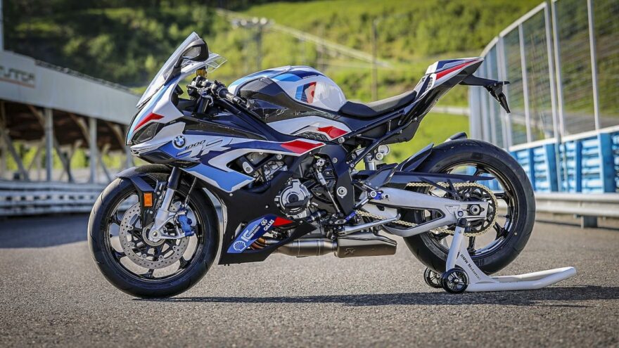 BMW M 1000 RR moottoripyörä