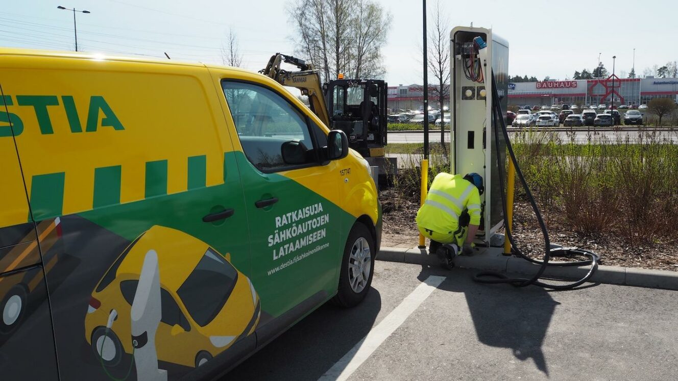 Destia Langaton lataus kokeilu sähköauto Vantaa ammattiliikenne