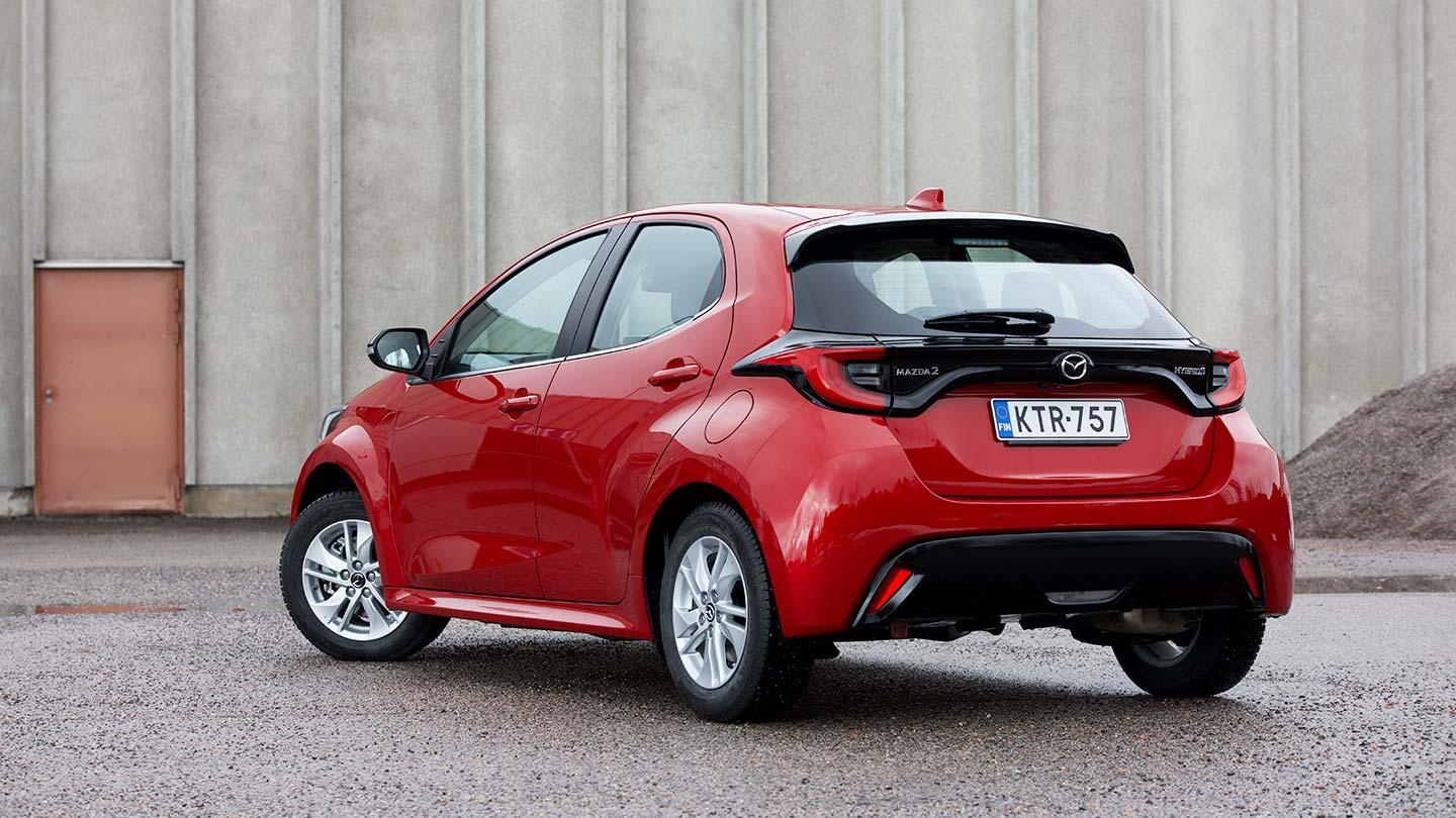 Koeajo: Mazda 2 Hybrid – keisarin lainavaatteet