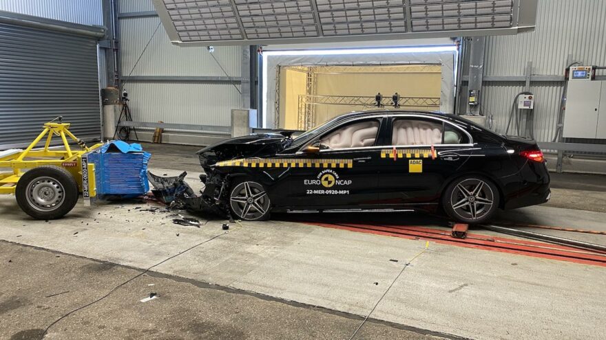 Mercedes-Benz C-sarja Euro NCAP törmäystesti turvallisuus kolari onnettomuus testi