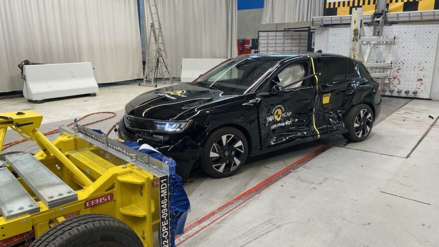 Opel Astra Euro NCAP törmäystesti turvallisuus kolari onnettomuus testi