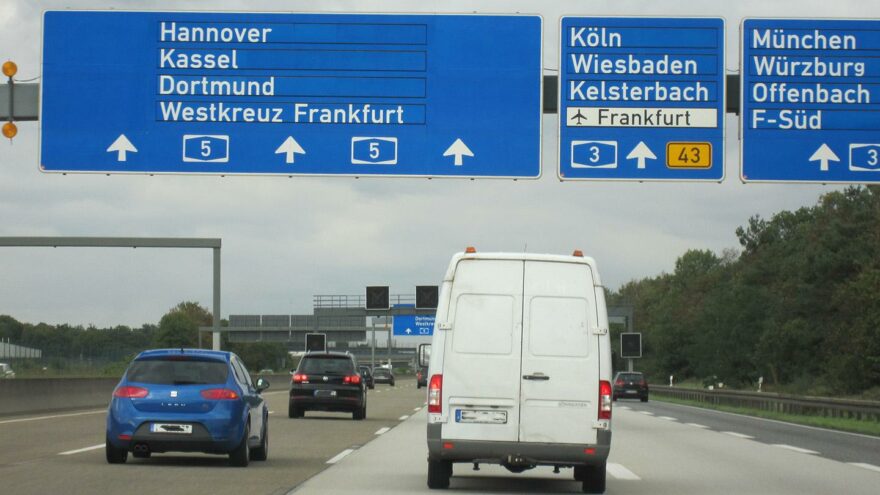 Autobahn matkalla automatka Saksa moottoritie opas