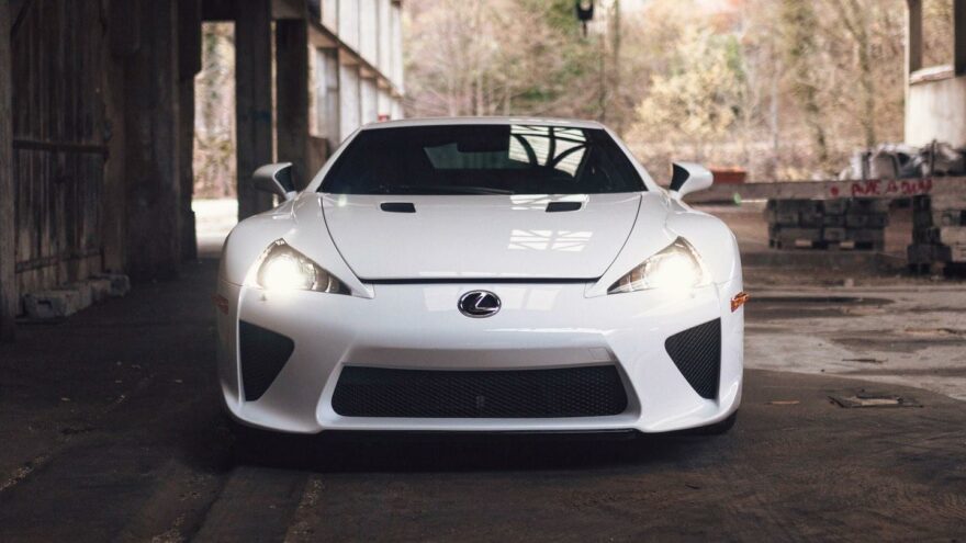 Lexus LFA huutokauppahelmet V10