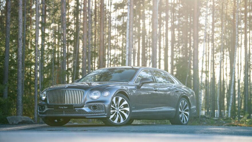 Bentley Flying Spur W12 luksus edustus 12 sylinteriä