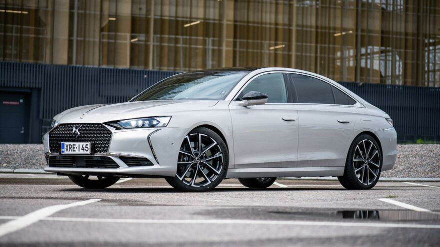 DS 9 E-Tense 4x4 360 Plug-in Hybrid Rivoli lataushybridi DS9 sedan berline plugari neliveto