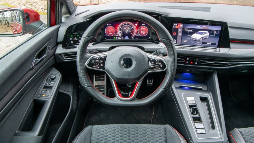 Kokemuksia koeajoista VW Golf Clubsport Audi A3 Mercedes-Benz EQA
